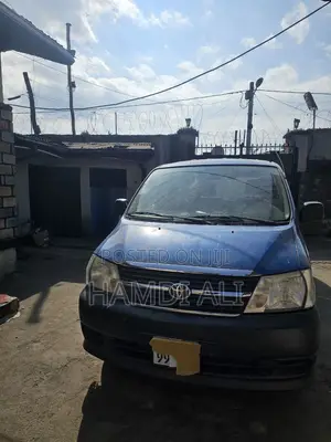 Photo - Toyota HiAce 2011 Blue