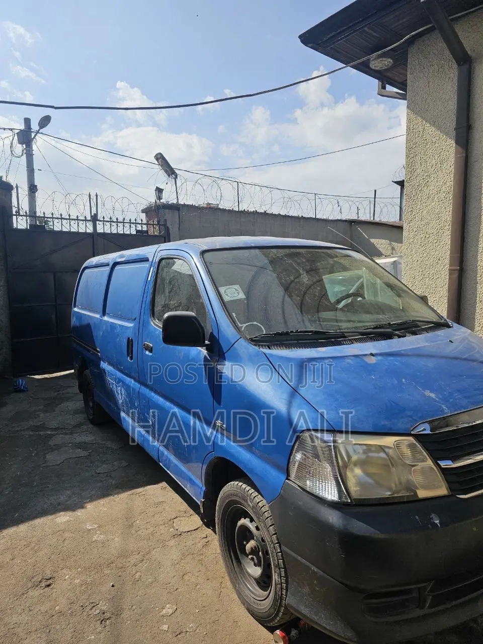 Toyota HiAce 2011 Blue