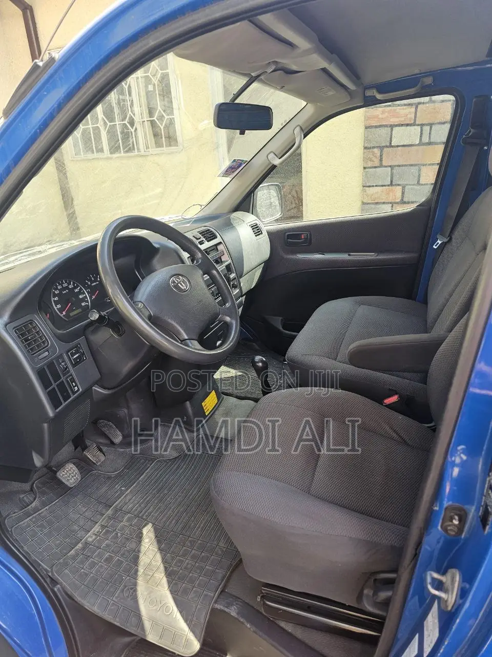 Toyota HiAce 2011 Blue