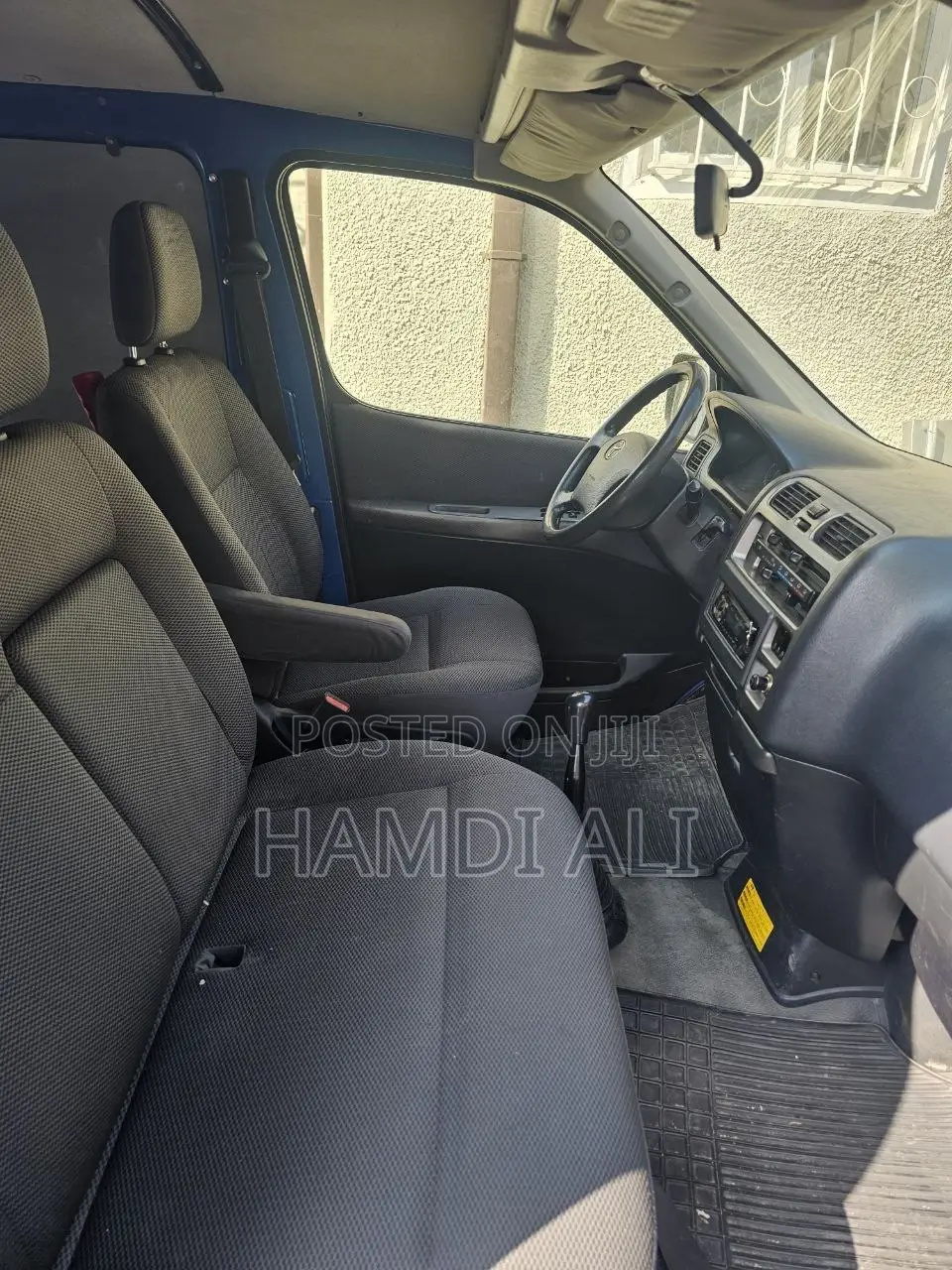 Toyota HiAce 2011 Blue