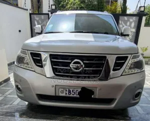 Photo - Nissan Patrol 2017 Silver