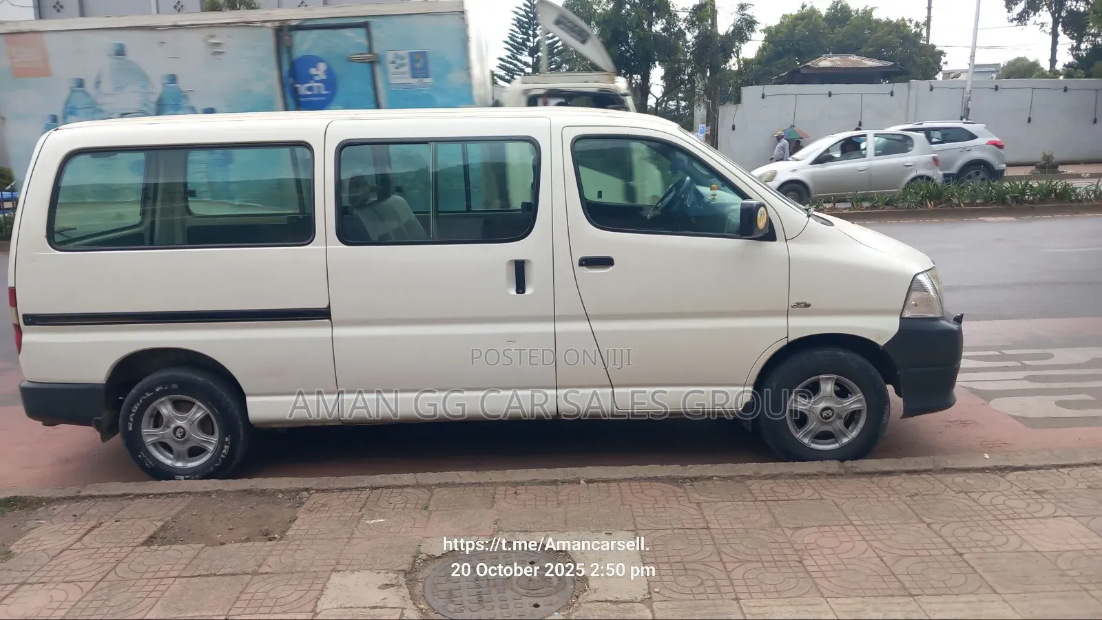 Toyota HiAce 2011 White