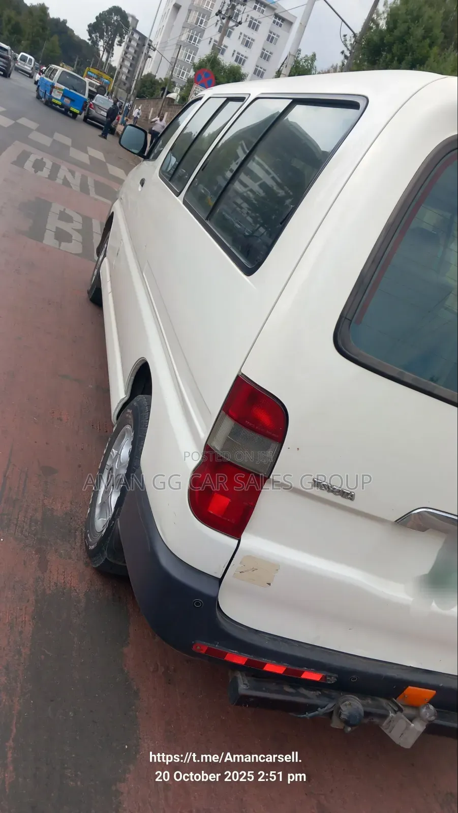 Toyota HiAce 2011 White