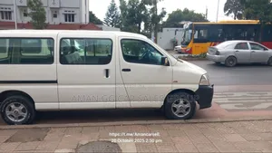Toyota HiAce 2011 White