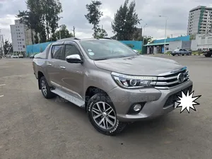Photo - Toyota Hilux 2017 Gold