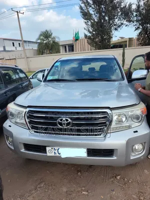 Photo - Toyota Land Cruiser 4.5 V8 DSL 2013 Silver