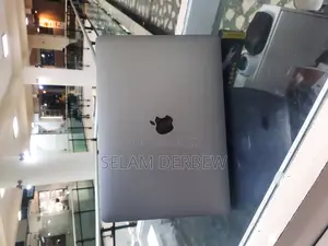 New Laptop Apple MacBook Pro 2017 8GB Intel Core I5 SSD 128GB