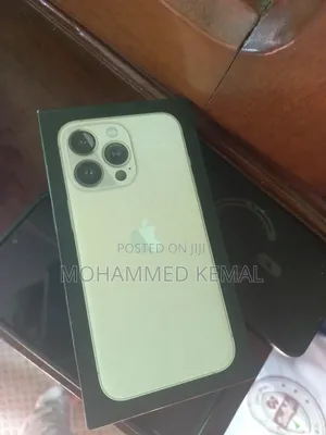 Photo - New Apple iPhone 13 512 GB Gold