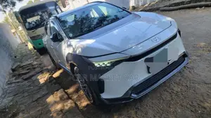 Photo - Toyota bZ4X 71.4 kWh AWD 2023 White