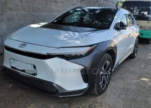 Toyota bZ4X 71.4 kWh AWD 2023 White