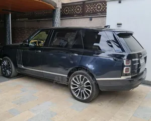 Photo - Land Rover Range Rover Vogue 2021 Black
