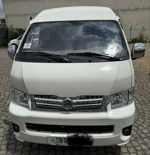 Photo - Bus 2025 Gold