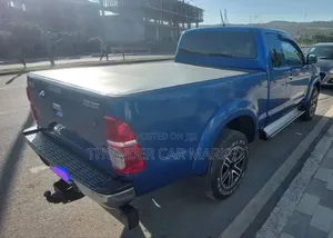 Toyota Hilux 2015 Blue