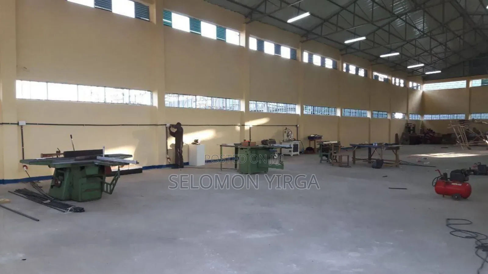 የሚሸጥ መጋዘን ጣፎ