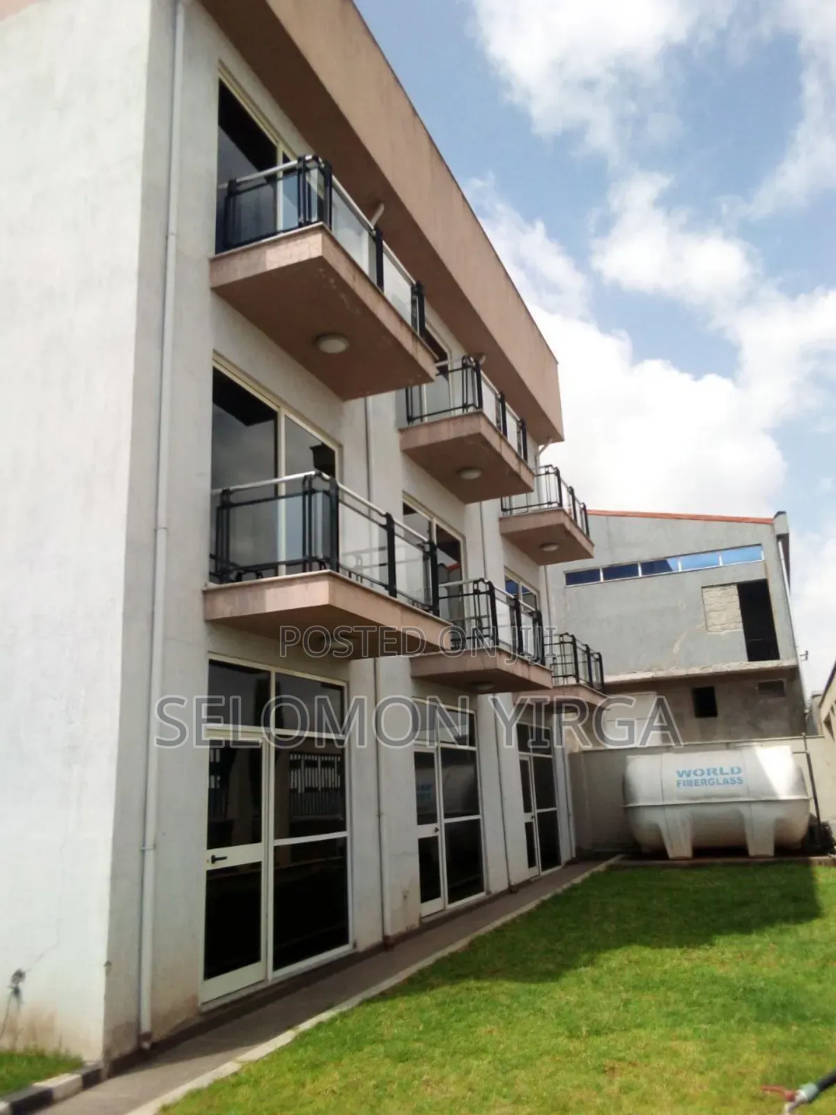 የሚሸጥ መጋዘን ጣፎ