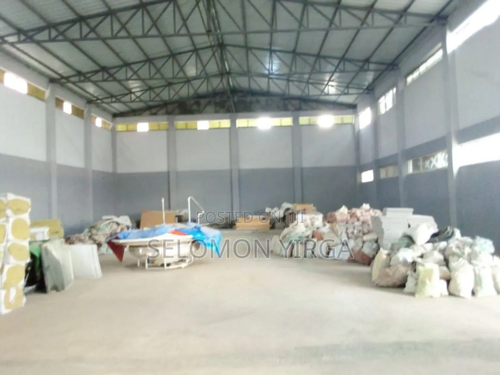 የሚሸጥ መጋዘን ጣፎ