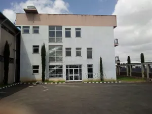 የሚሸጥ መጋዘን ጣፎ