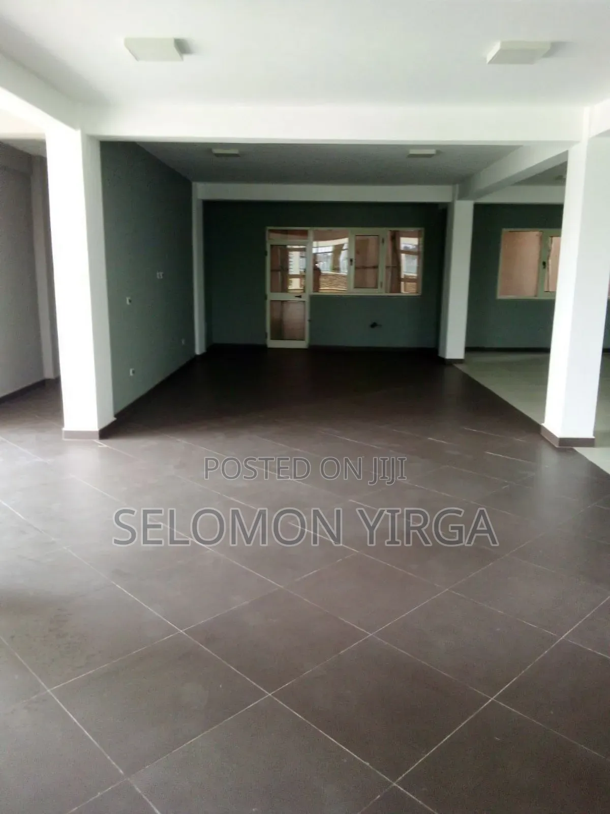 የሚሸጥ መጋዘን ጣፎ