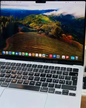 Photo - New Laptop Apple MacBook Air 2022 M2 8GB Apple M2 SSD 256GB