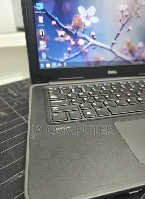 New Laptop Dell Latitude 3380 8GB Intel Core I5 SSD 256GB