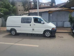 Toyota HiAce 2001 White