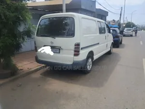 Toyota HiAce 2001 White