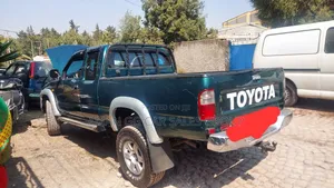 Toyota Hilux 2001 Green