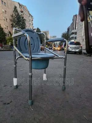 Commode Chair宛轉toilet Chair膽子brand New Commode Chair承受toilet Chair