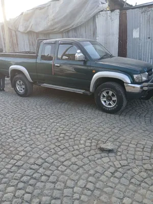 Photo - Toyota Hilux 2001 Green