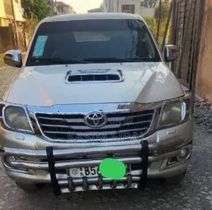 Photo - Toyota Hilux 2.5 D-4D 4X4 SRX 2012 Silver