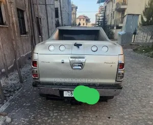 Toyota Hilux 2.5 D-4D 4X4 SRX 2012 Silver