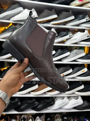 Elegant Leather Chelsea Boots Brown and Black Color