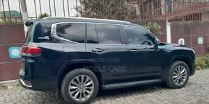 Toyota Land Cruiser 2023 Matt Black