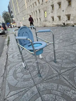 Photo - Commode Chair丸的toilet Chair Brand New蝨子commode Chair胺我poty Chair New