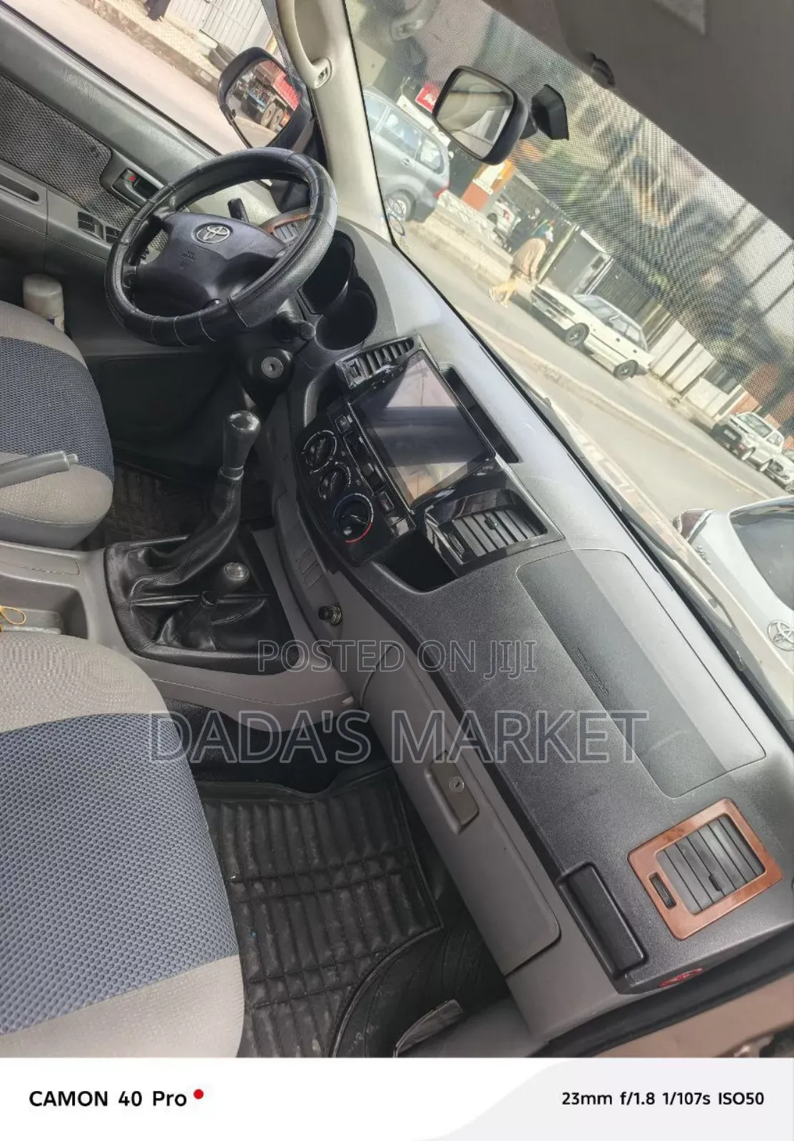 Toyota Hilux 2011 Gray