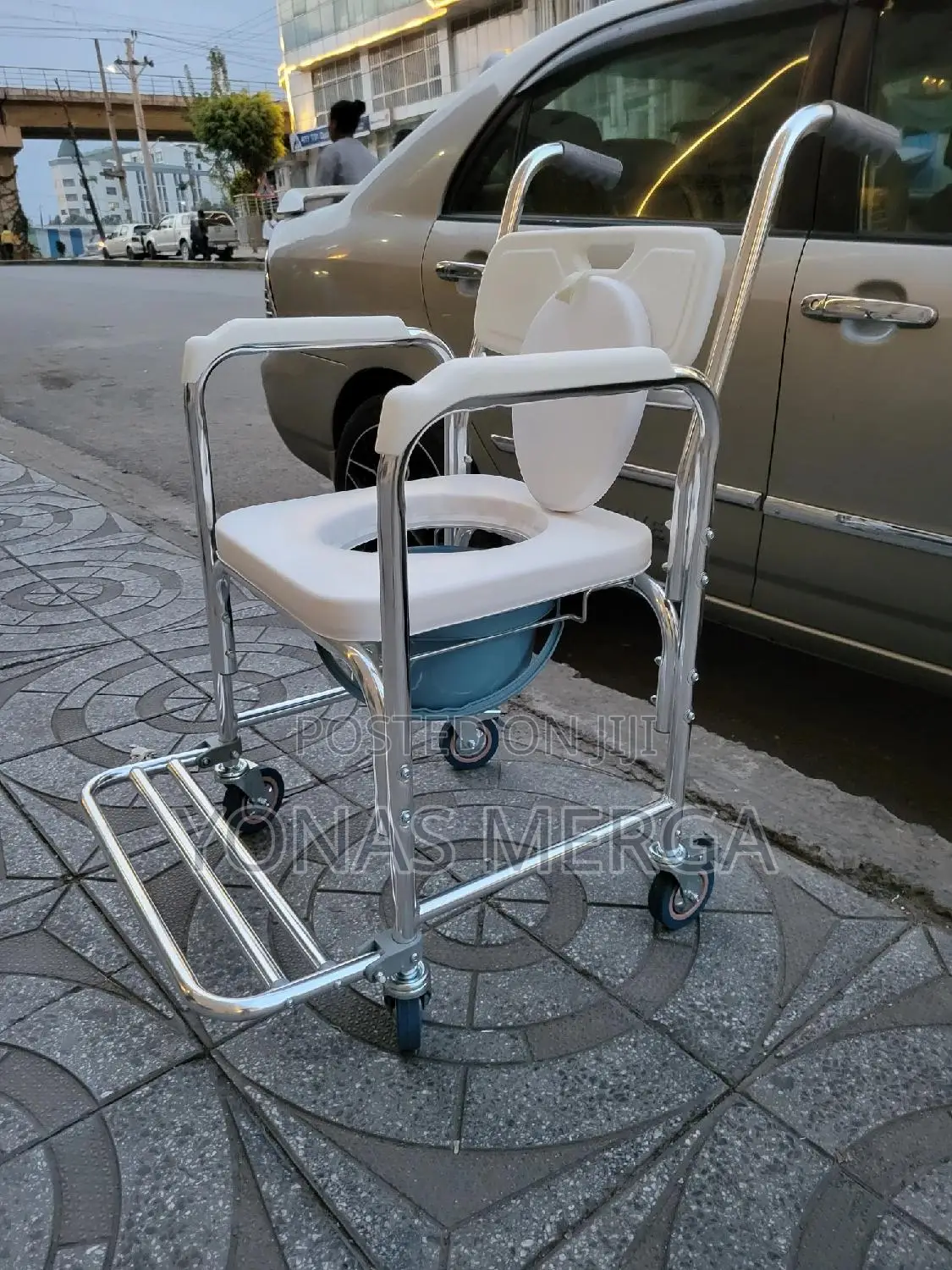 4-in-1 Bedside Commode Chair爾晉wheelchair, and Normal Chair橢㶭waterproof