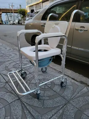 Photo - 4-in-1 Bedside Commode Chair爾晉wheelchair, and Normal Chair橢㶭waterproof