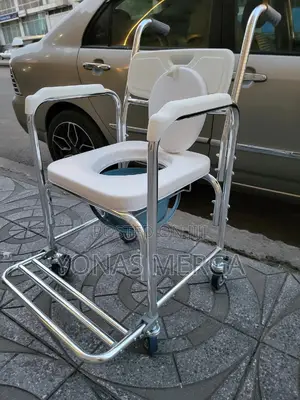 Photo - Commode Chair賚委sturdy, Comfortable 臉 Portable Toilet Solution