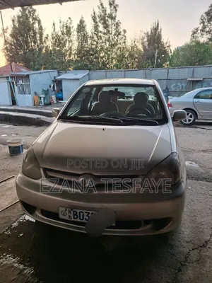 Photo - Toyota Platz 2005 Silver