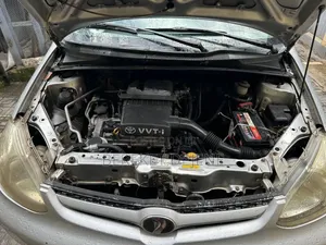 Toyota Platz 2004 Silver