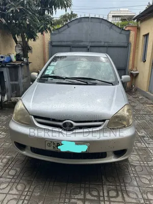 Photo - Toyota Platz 2004 Silver