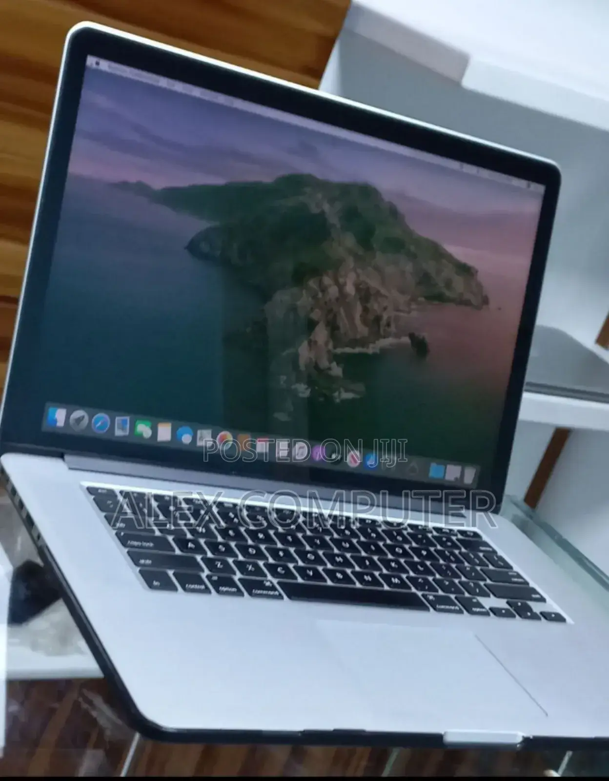 New Laptop Apple MacBook Pro 2013 8GB Intel Core I7 SSD 256GB