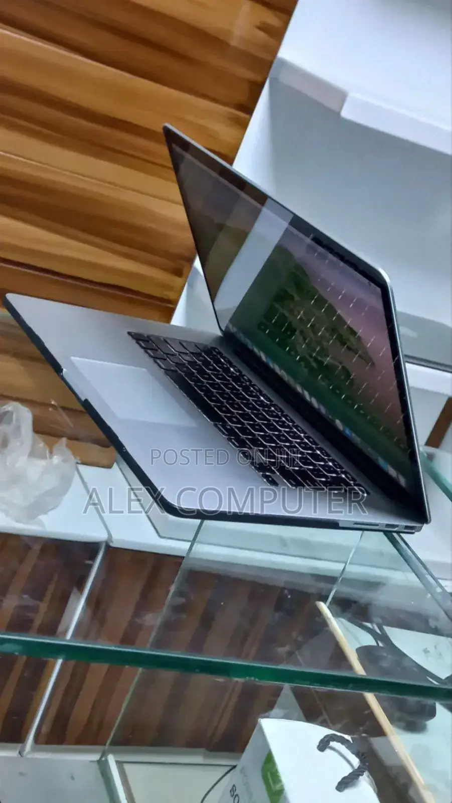 New Laptop Apple MacBook Pro 2013 8GB Intel Core I7 SSD 256GB