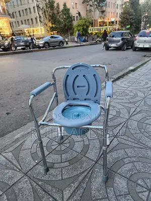 Photo - Commode Chair輕微toilet Chair奢求brand New Commode Chair麻醉poty Chair New