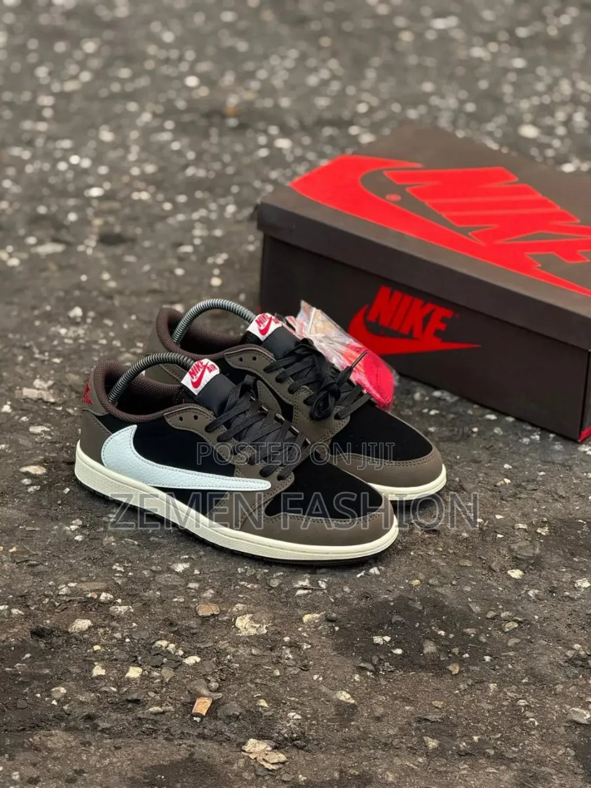 Jordan 1 Low Travis Mocka