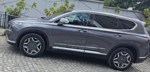 Photo - Hyundai Santa Fe 2022 Gray
