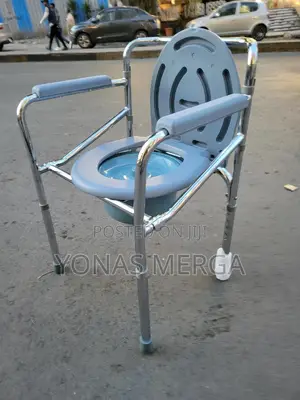 Photo - Commode Chair彜用pot Kit爺toilet Without Having to Travel to a Bathroom.