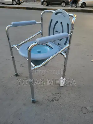 Photo - Adjustable Bedside Chair嫗愛toilet Chair身凹toilet Assistance Safety Aids