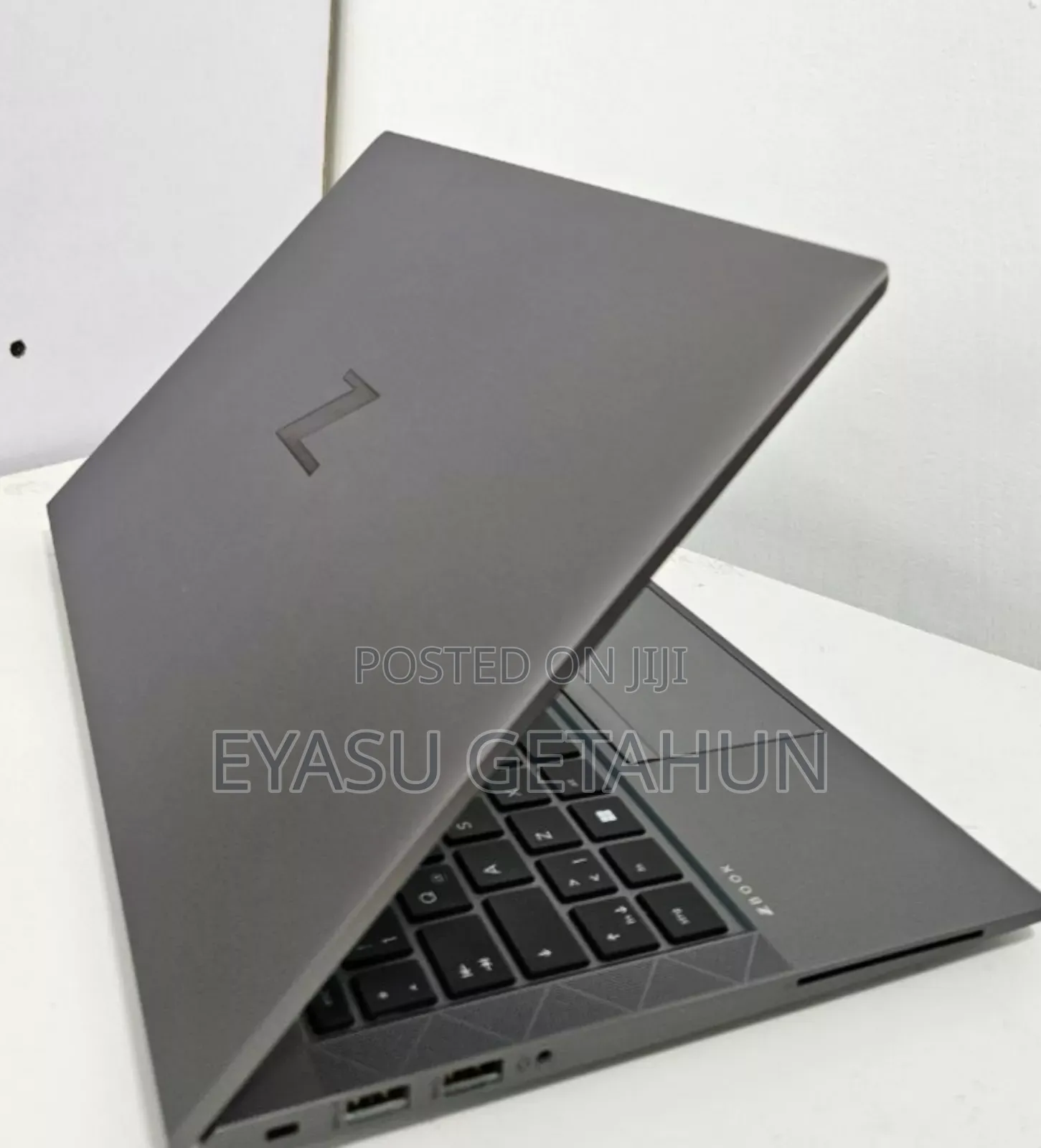 New Laptop HP ZBook Firefly G8 16GB Intel Core I7 SSD 1T