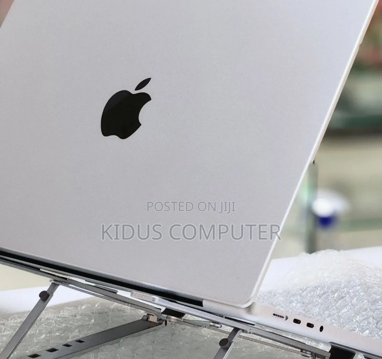 New Laptop Apple MacBook Pro 2020 M1 16GB Apple M1 SSD 512GB